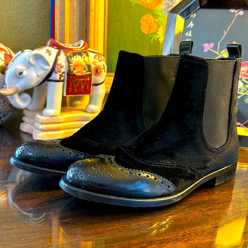 Gorgeous wing tip Dolce & Gabbana wing tip velvet booties I only wore once!